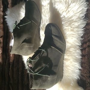 Forever 21 Patricia Lace Up Wedge Boot Olive Green 10M